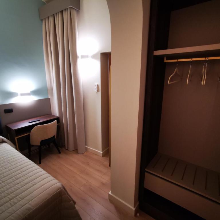 Hotel Balcony - Single Room - 3