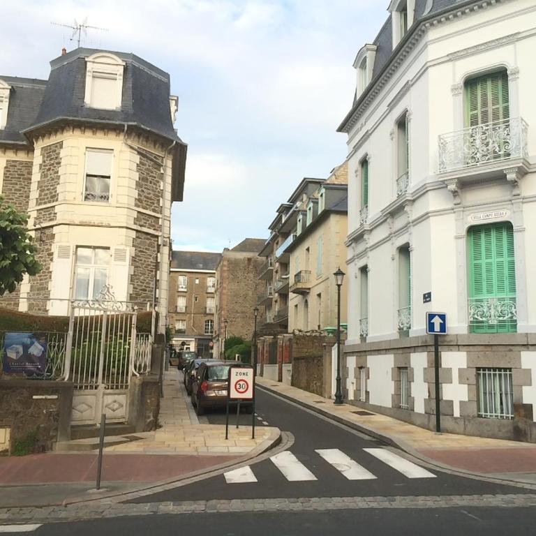 appartement Dinard hyper centre plage de l'Ecluse - Two-Bedroom Apartment - 10