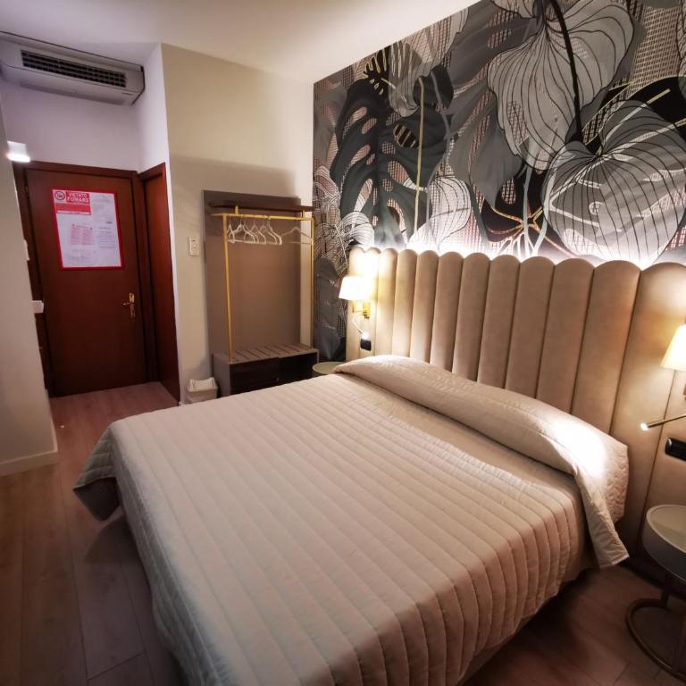 Hotel Balcony - Double Room - 8