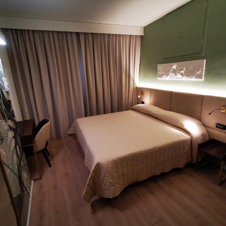 Hotel Balcony - Double Room - 7