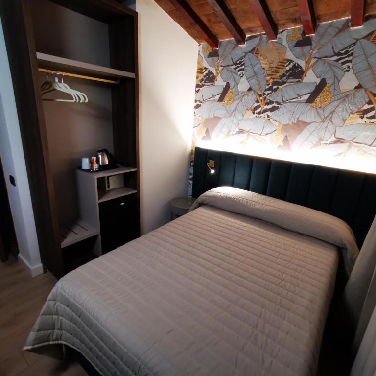 Hotel Balcony - Small Double Room - 4