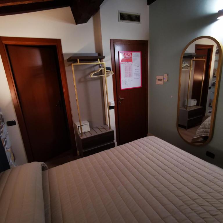 Hotel Balcony - Small Double Room - 6