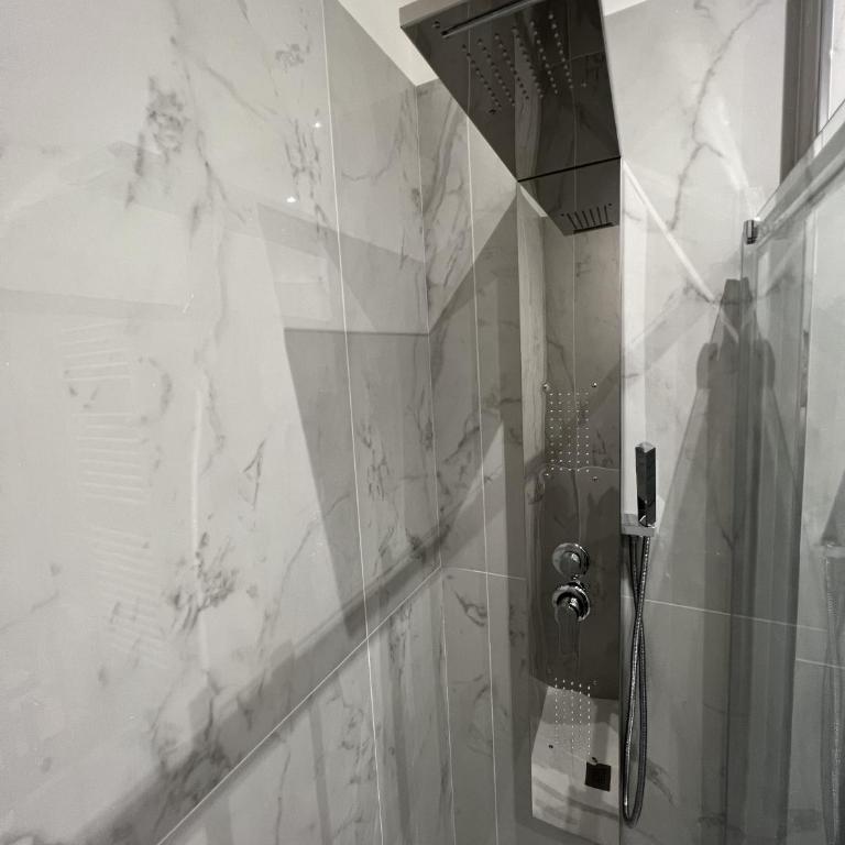 EMI's Guest House - Triple Room - 10