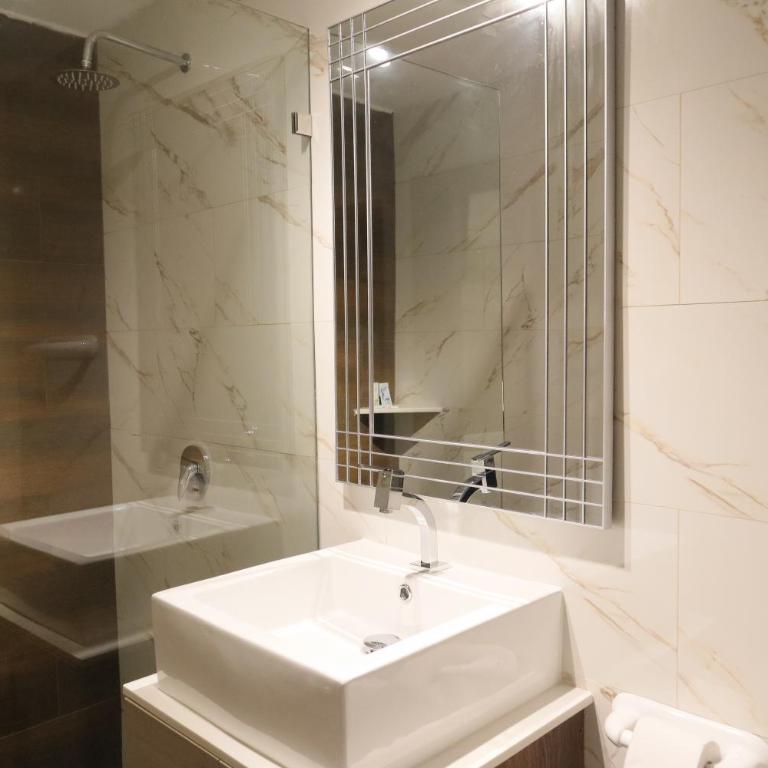 Hotel Sada - Deluxe Suite with Spa Bath - 9