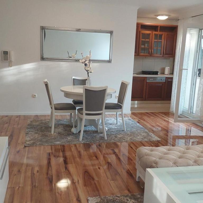 Sweet House - Two-Bedroom Apartment - 8