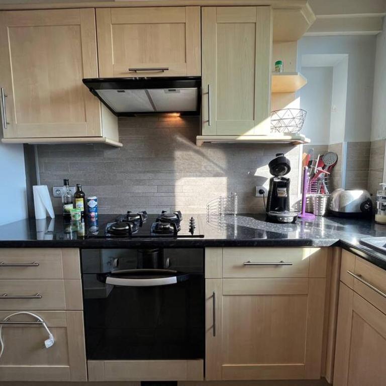 Okda YourHostHelper - Three-Bedroom Apartment - 6