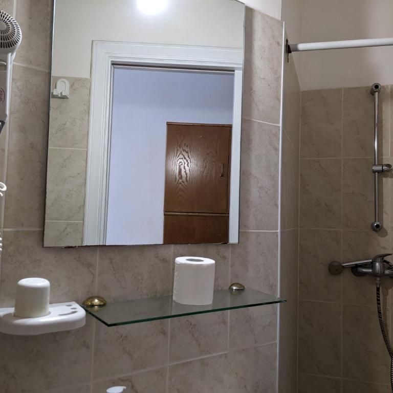 Albergo casa del turista - Camera Matrimoniale con Bagno Privato - 3