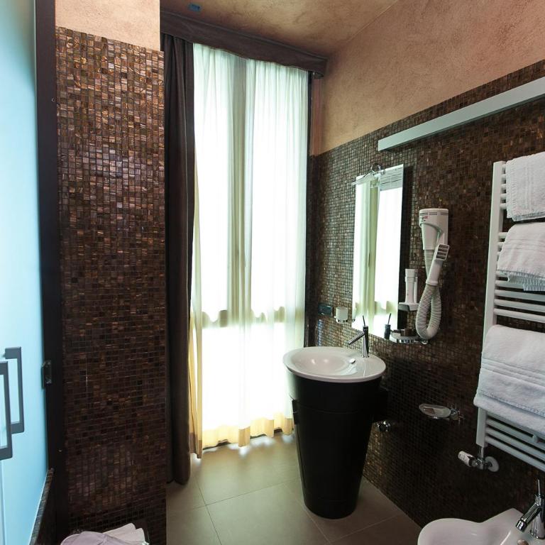 Hotel Aurora - Suite con Vista Lago e Vasca Idromassaggio - 10