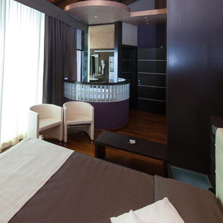 Hotel Aurora - Suite con Vista Lago e Vasca Idromassaggio - 5