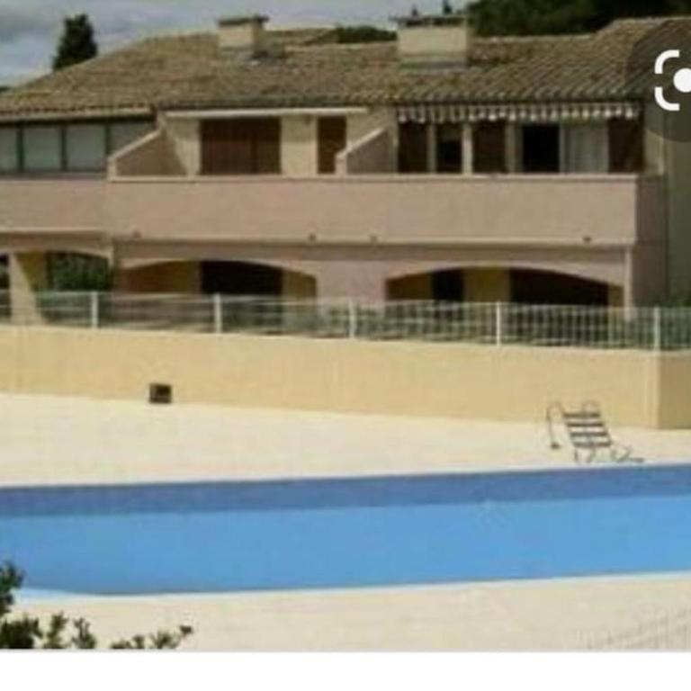 Apt t2/4 pers/ rez de jardin\pinède\piscine - Appartement 1 Chambre - 7