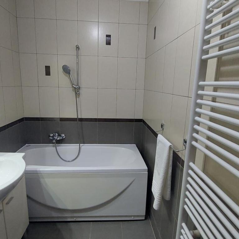Sweet House - Two-Bedroom Apartment - 11