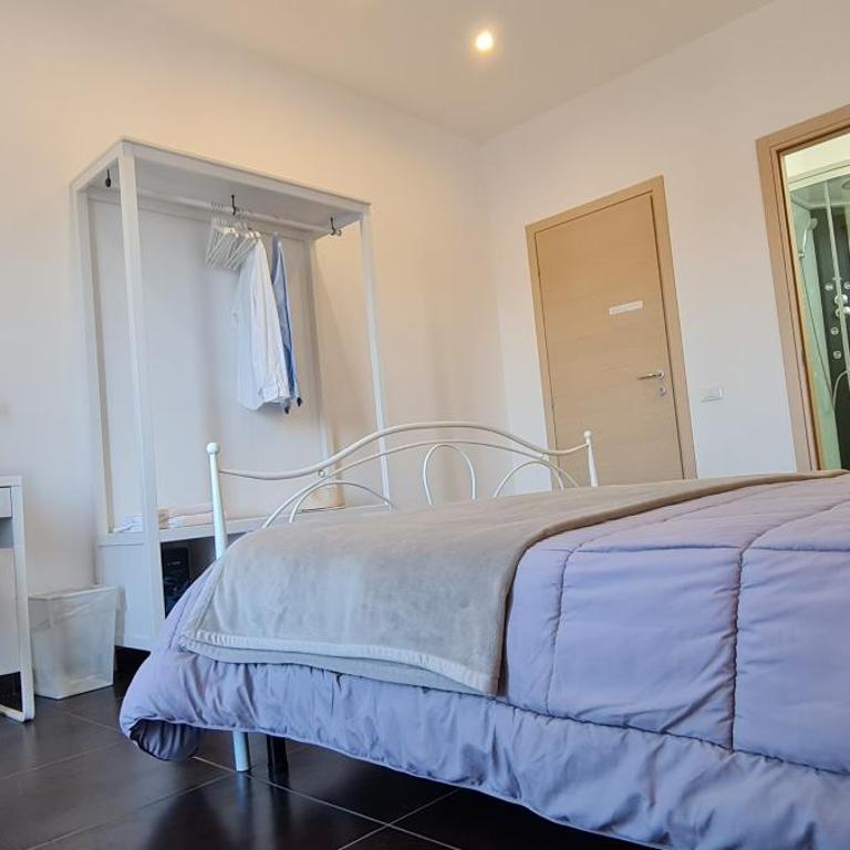 Europa 41 - Double Room with Private Bathroom - 4