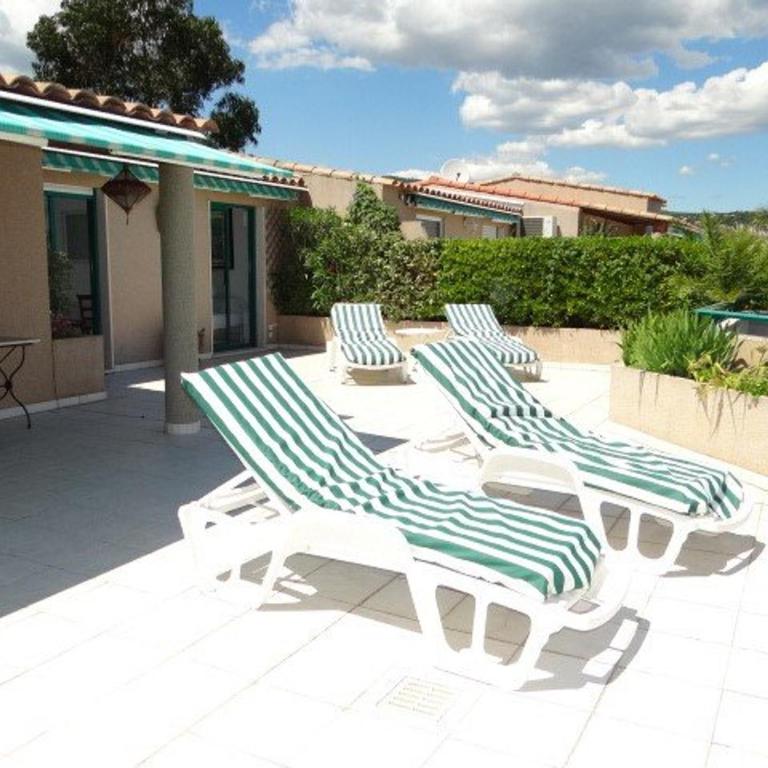 Superbe villa avec immense terrasse et vue sur mer, à 200m des plages - 2 chambres climatisées - FR-1-100-172 - Apartment - 4