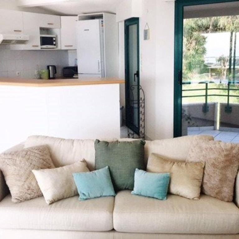 Superbe villa avec immense terrasse et vue sur mer, à 200m des plages - 2 chambres climatisées - FR-1-100-172 - Apartment - 8