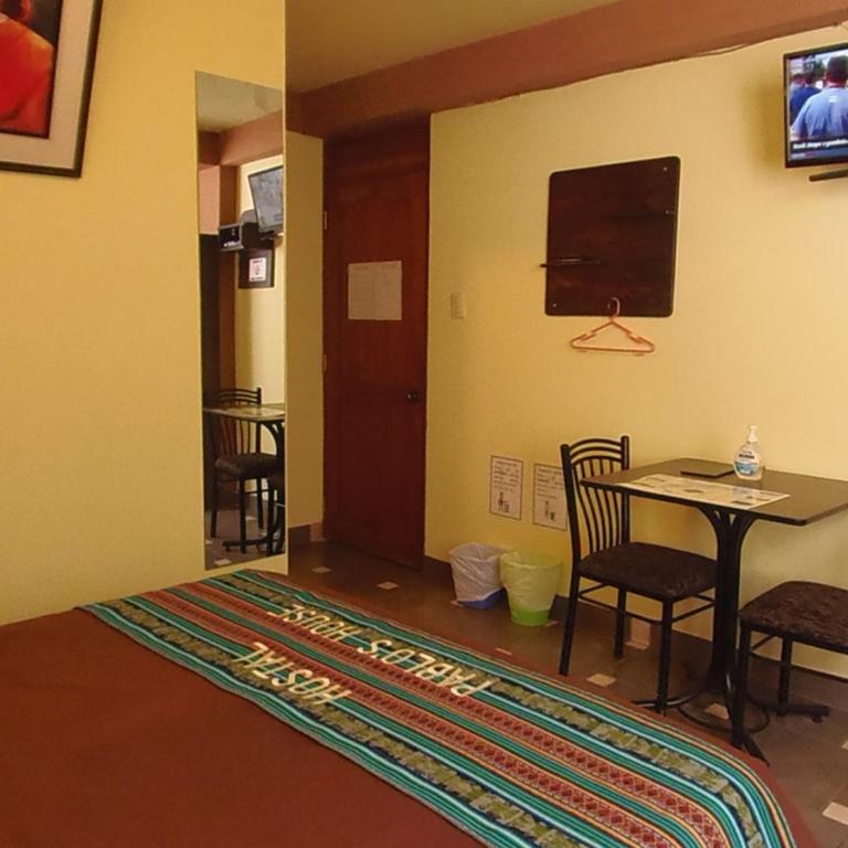 Hostal Pablo's House - Double Room with Private Bathroom - 46