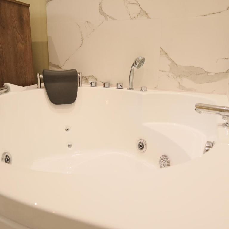 Hotel Sada - Suite Deluxe con bañera de hidromasaje - 10