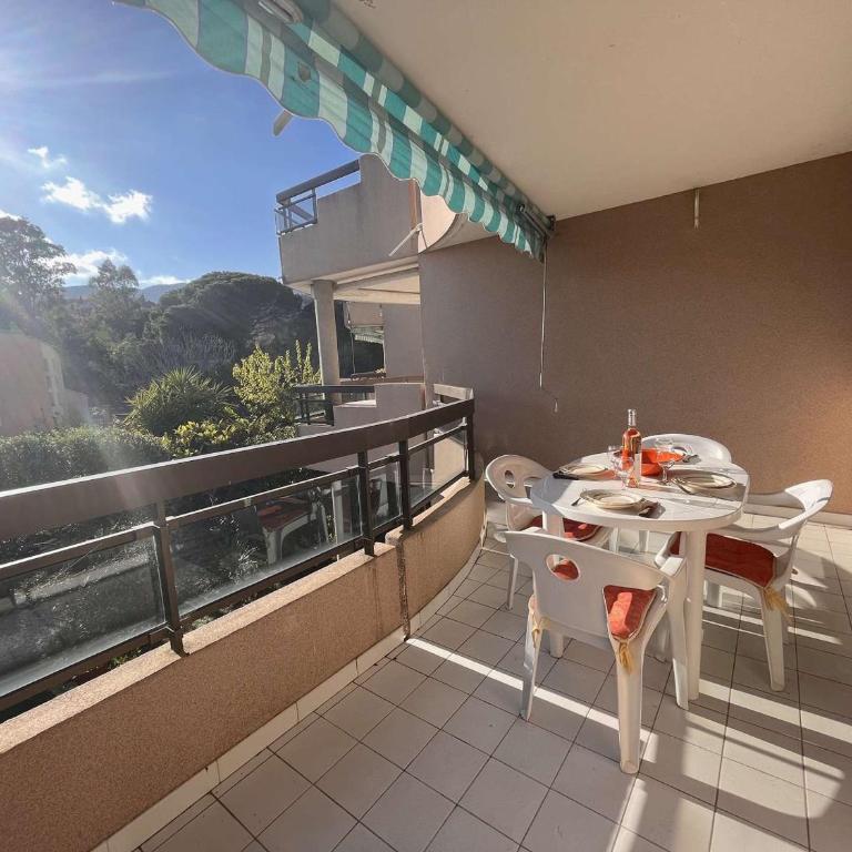 Charmant T2 avec terrasse à 200m des plages - Cavalaire-sur-Mer - FR-1-226B-139 - Appartamento - 3