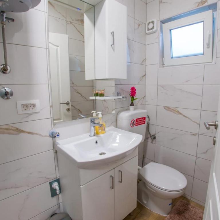 Casa-Naro - One-Bedroom Apartment - 10