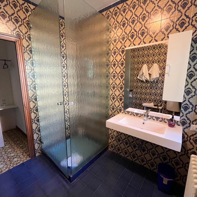 Bella Vita Guesthouse -parcheggio privato interno - Camera Deluxe - 7