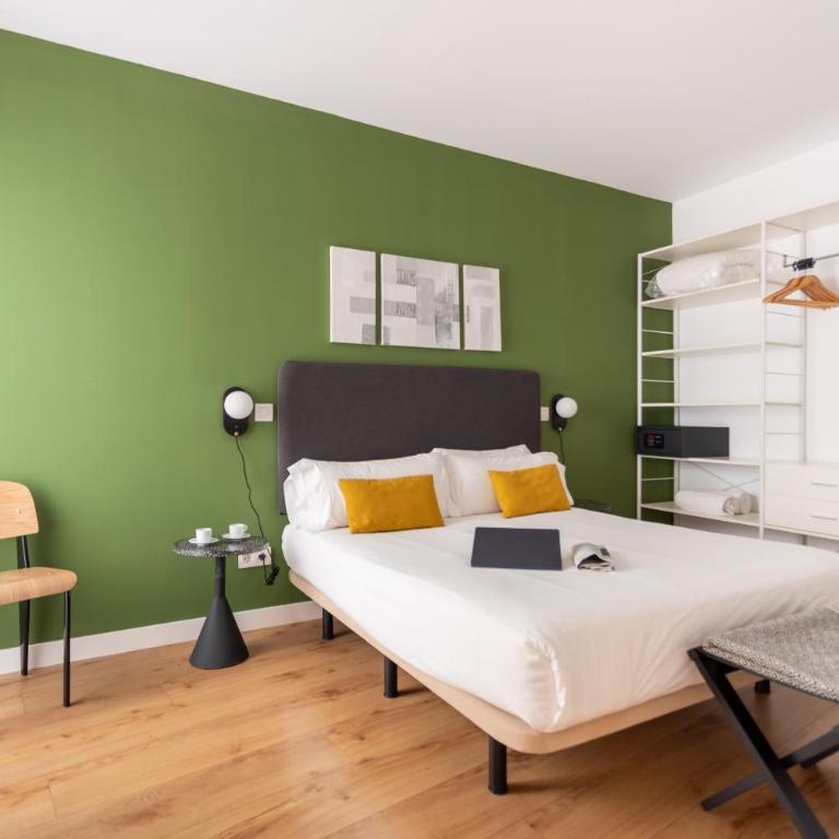 Aspasios Calle Mayor Apartments - Three-Bedroom Apartment - 2