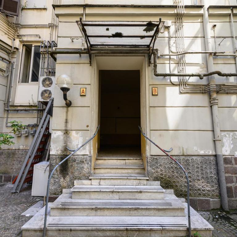Via Cairoli 60 - Appartamento - 37