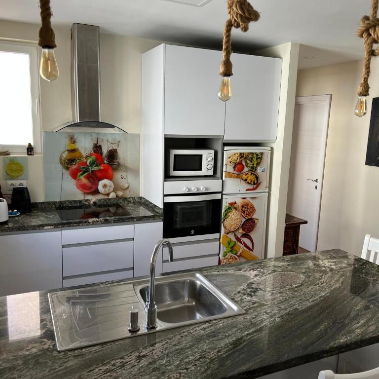 GENUAR APARTMENTS 3 Bedroom close to beach - Apartamento - 8
