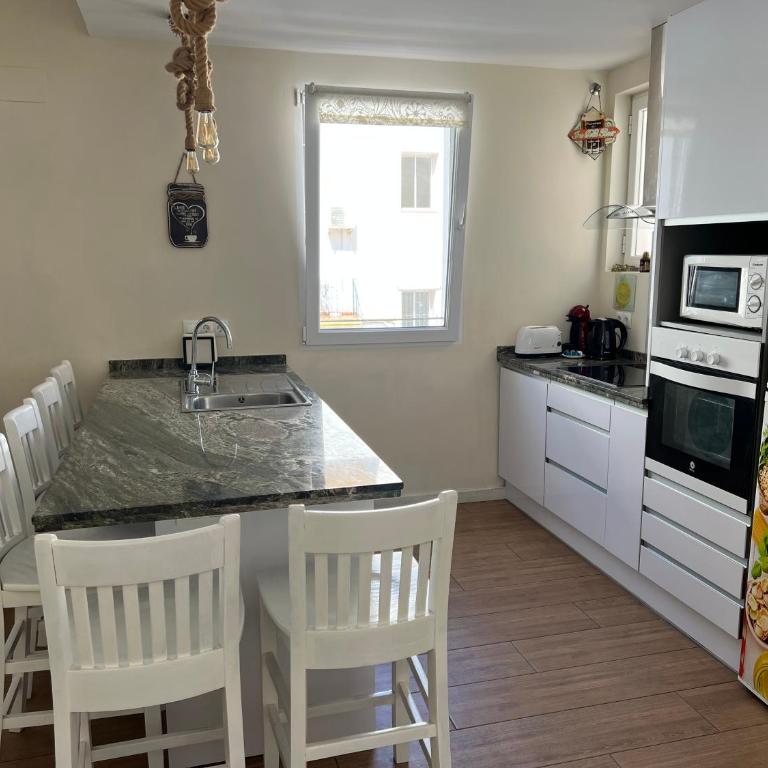 GENUAR APARTMENTS 3 Bedroom close to beach - Apartamento - 6
