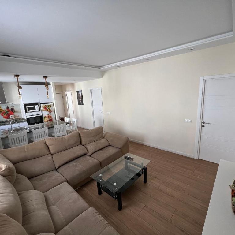 GENUAR APARTMENTS 3 Bedroom close to beach - Apartamento - 4