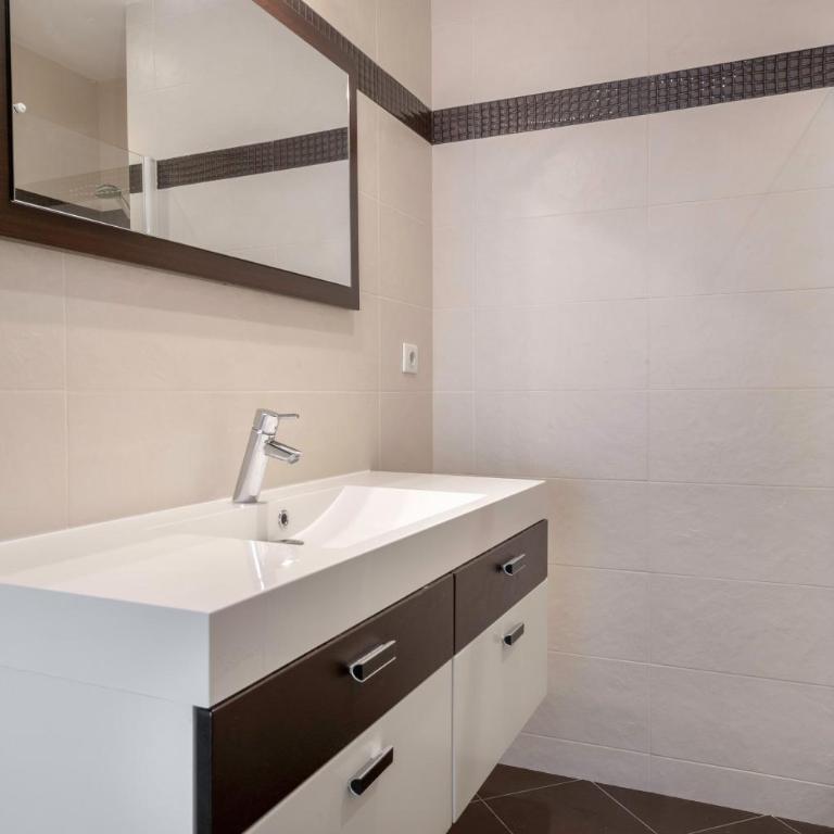 Appart 4 adultes 2 enfants - Accès plage direct - Apartment - 18