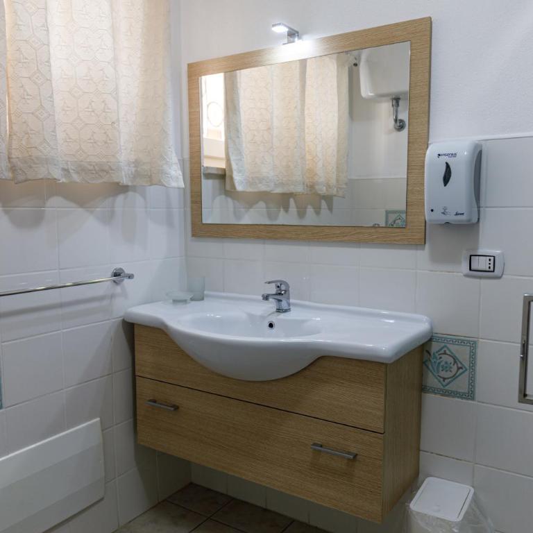 Casa Tacconi - Camera Matrimoniale con Bagno Privato Esterno - 4