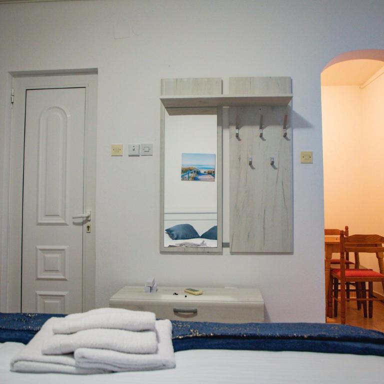 FOR-A Apartmani - Double Room - 6
