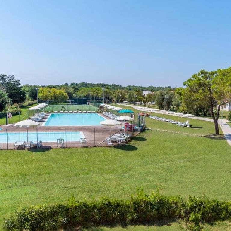 M348 - Marcelli, comodo trilocale nuovo con piscina e balcone - Appartamento con 2 Camere da Letto - 3