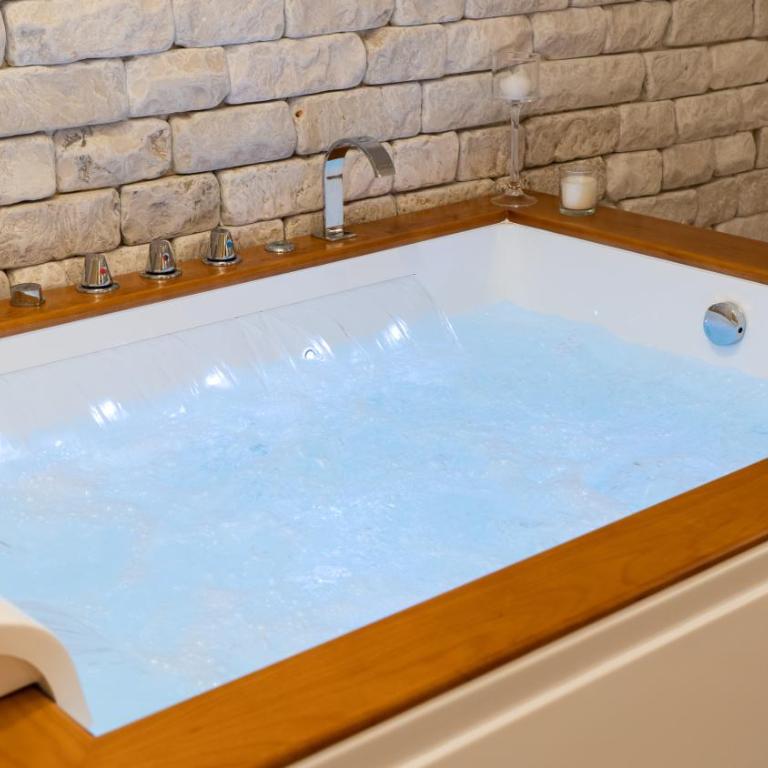 Resort & Winery Bosco De Medici - Suite Deluxe con Vasca Idromassaggio e Patio - 11