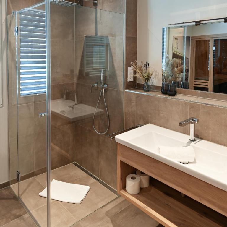 Boutique ChaletS Alpi mit Sauna & Kino - Haus mit 5 Schlafzimmern, Sauna und Kinoraum (rot) - 36