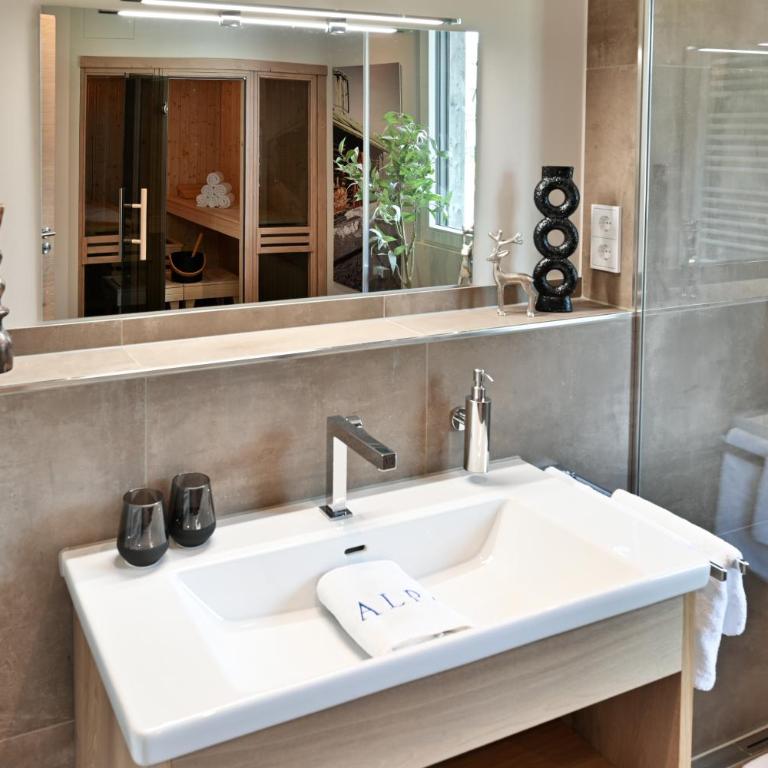 Boutique ChaletS Alpi mit Sauna & Kino - Haus mit 5 Schlafzimmern, Sauna und Kinoraum (rot) - 48