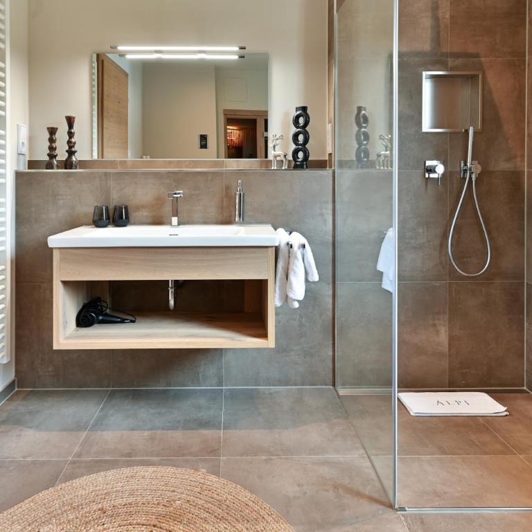 Boutique ChaletS Alpi mit Sauna & Kino - Haus mit 5 Schlafzimmern, Sauna und Kinoraum (rot) - 18