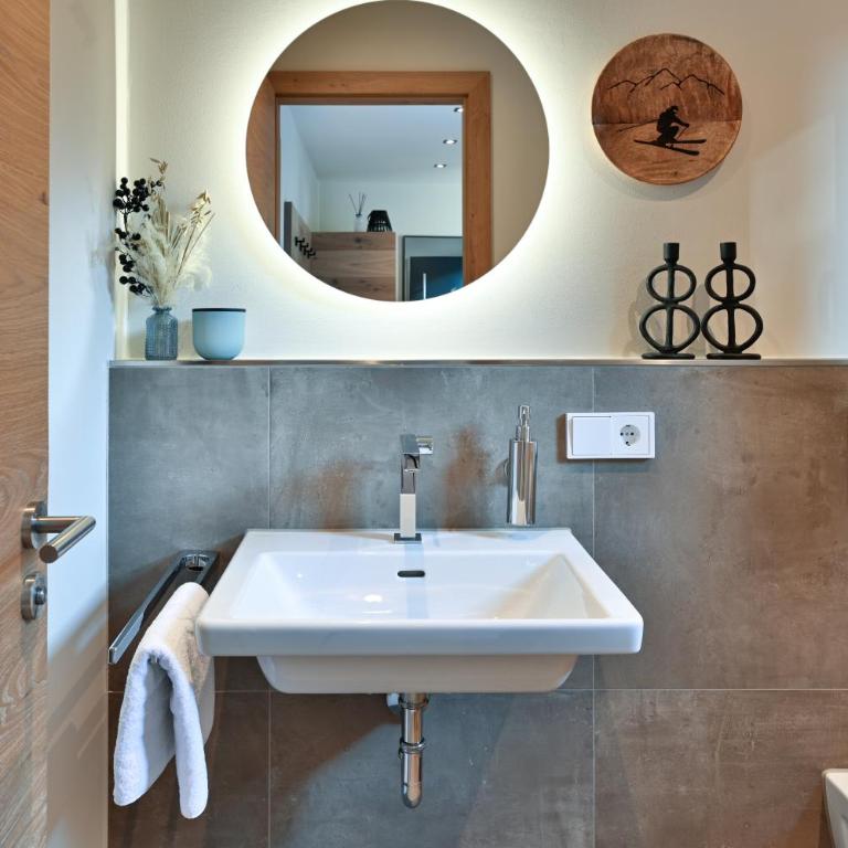 Boutique ChaletS Alpi mit Sauna & Kino - Haus mit 5 Schlafzimmern, Sauna und Kinoraum (rot) - 30