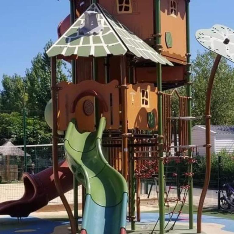 Mobilhome Vias plage dans Camping - Bungalow 3 Chambres - 12