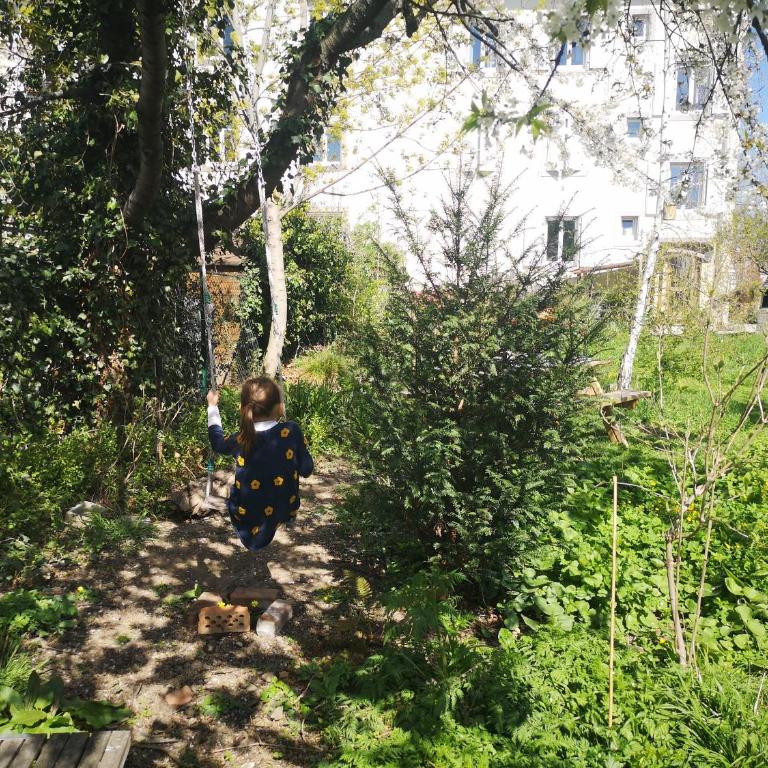 Colmar Friends and Familly guest home - COLMAR Gare - Jardin - Combles et Vous - Appartamento con Vista Giardino - 77
