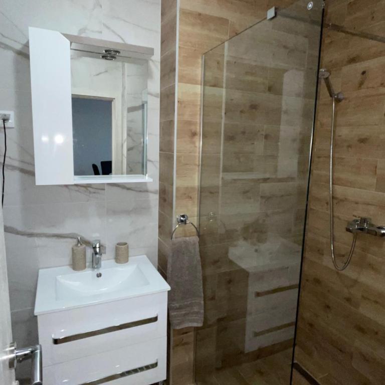 LIKI LUX 2 - One-Bedroom Apartment - 9