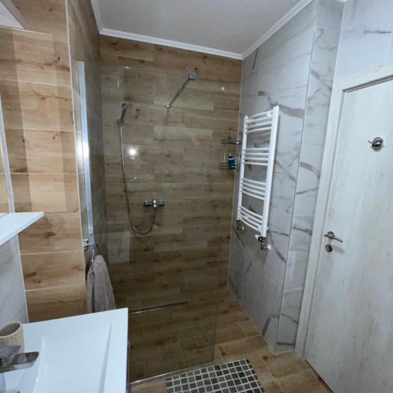 LIKI LUX 2 - One-Bedroom Apartment - 10