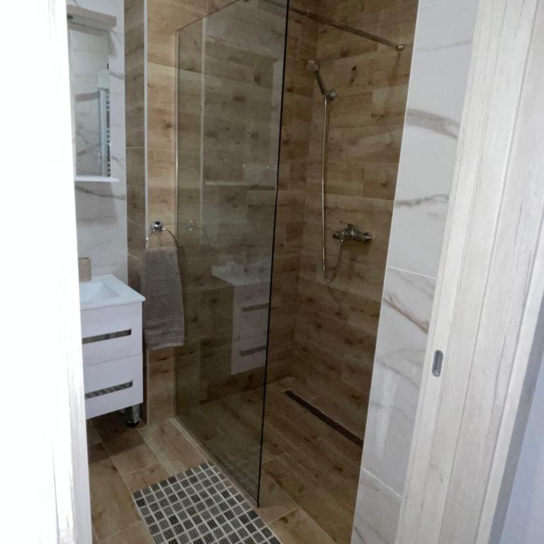 LIKI LUX 2 - One-Bedroom Apartment - 13