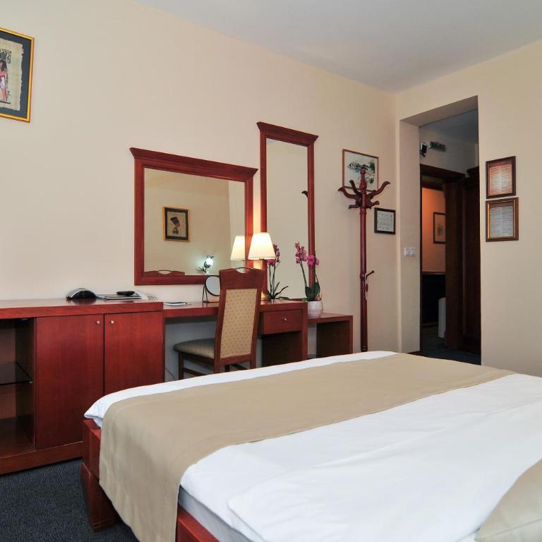 Hotel Montenegrino - Deluxe Double Room with Sea View - 4