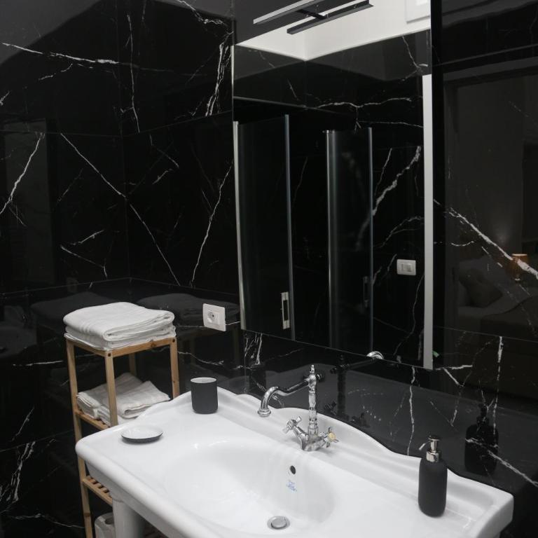 Opera Home Napoli - Superior Suite - 6