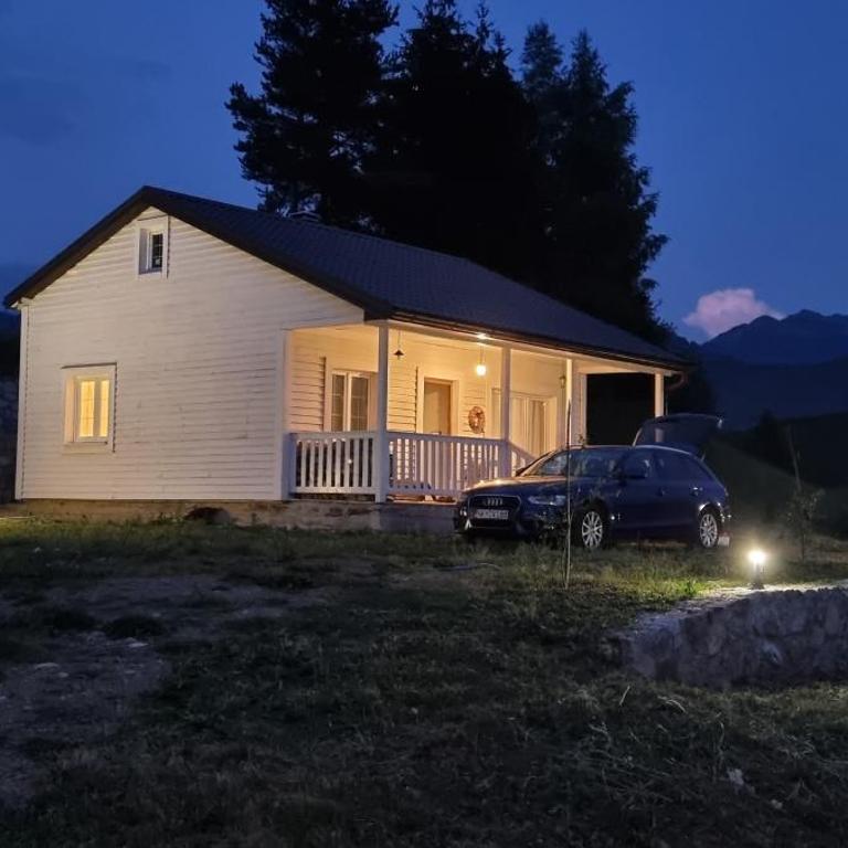Snow White Chalet- Mountain Retreat in Kolašin - Kuća sa 2 Spavaće Sobe - 30