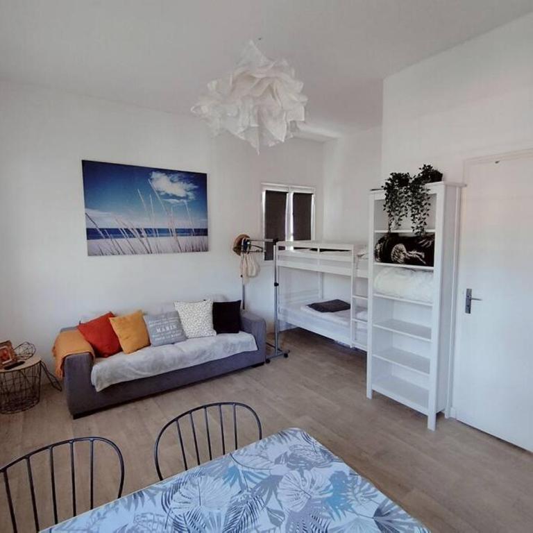 Ravissant studio 4 personnes - plage Arbousiers - Apartment with Garden View - 4