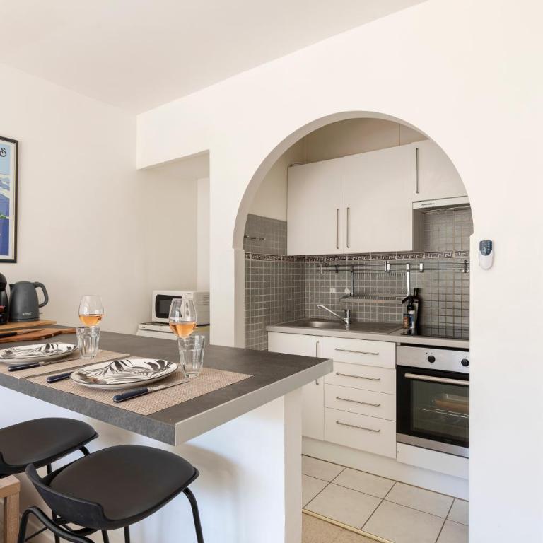 Lumineux, Ensoleillée, Proche plage ,Coeur de centre ville, chaleureux, - Studio with Terrace - 5