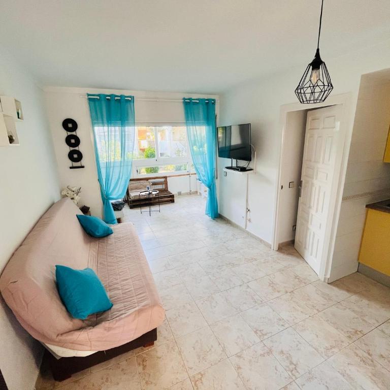 Roses, Family vacation, swimming pool & barbecue - One-Bedroom Apartment - 8
