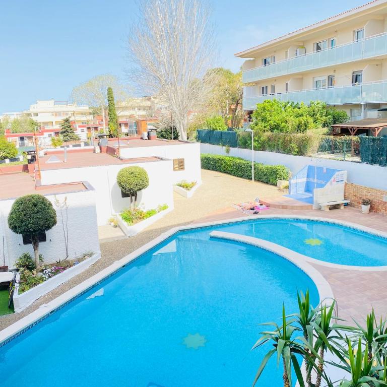 BBQ - POOL - Costa Apartments - One-Bedroom Apartment - 13