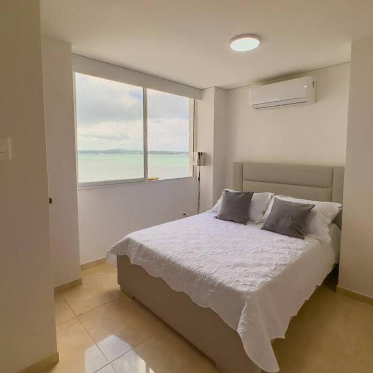 Cartagena's Sunset Beachfront Paraiso - Three-Bedroom Apartment - 40